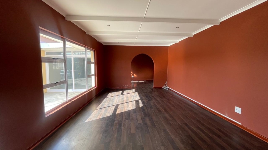 5 Bedroom Property for Sale in Beacon Bay Eastern Cape
